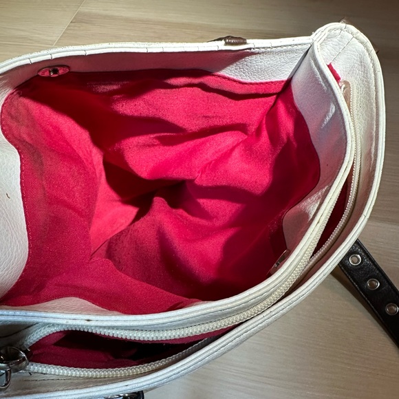 Stone Mountain White Leather Bag - Picture 9 of 16